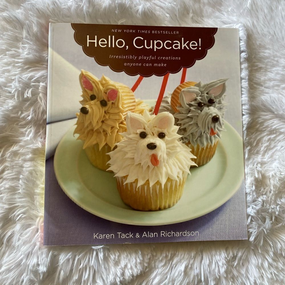 ‎Hello Cupcake Decorating Book EUC